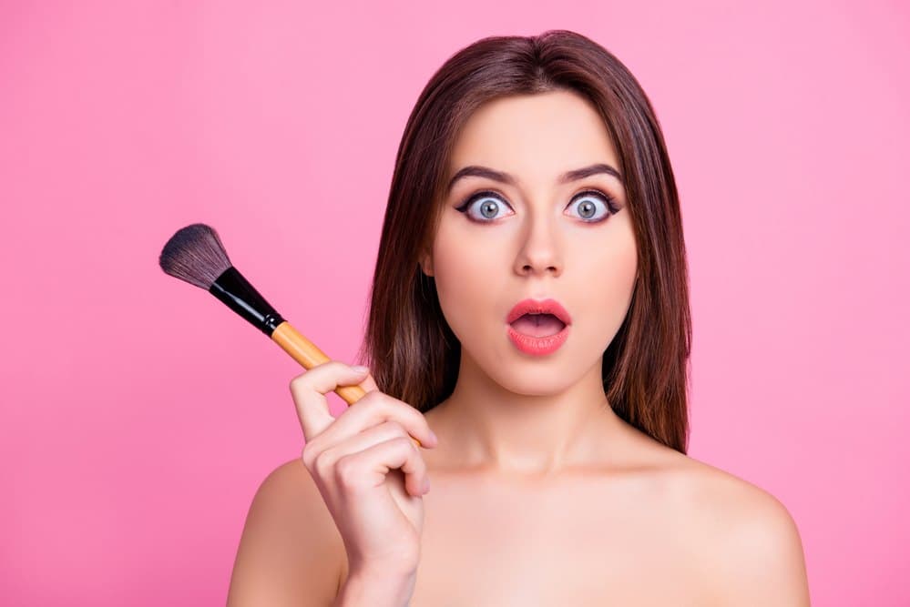 Powder Foundation Vs. Liquid Foundation: All You Need to Know!